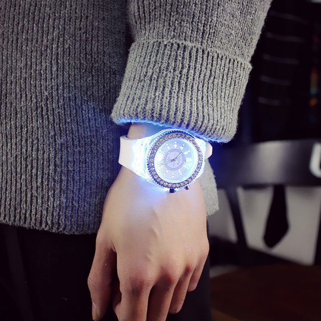 led Flash Luminous Watch Personality trends students lovers jellies woman men's watches 7 color light WristWatch relogio masculi